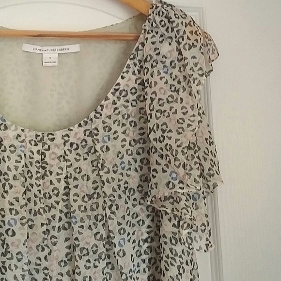 DVF - flowy pure silk Daidy ruffle shoulder knee length dress - Picture 4 of 7